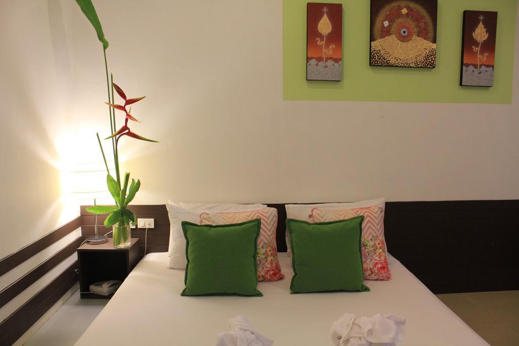 Mook Anda Hotel Phuket Exterior photo